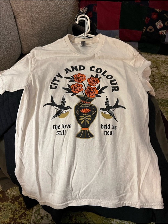 Gildan Other - Gildan White Tee with Black Chest Print